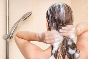 Qual melhor shampoo para crescer cabelo Lola, Ducray, Vichy e mais