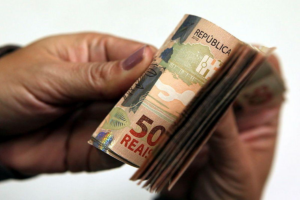 Como sair do vermelho em 30 dias: O “Método dos Envelopes Digitais” que viralizou em 2026